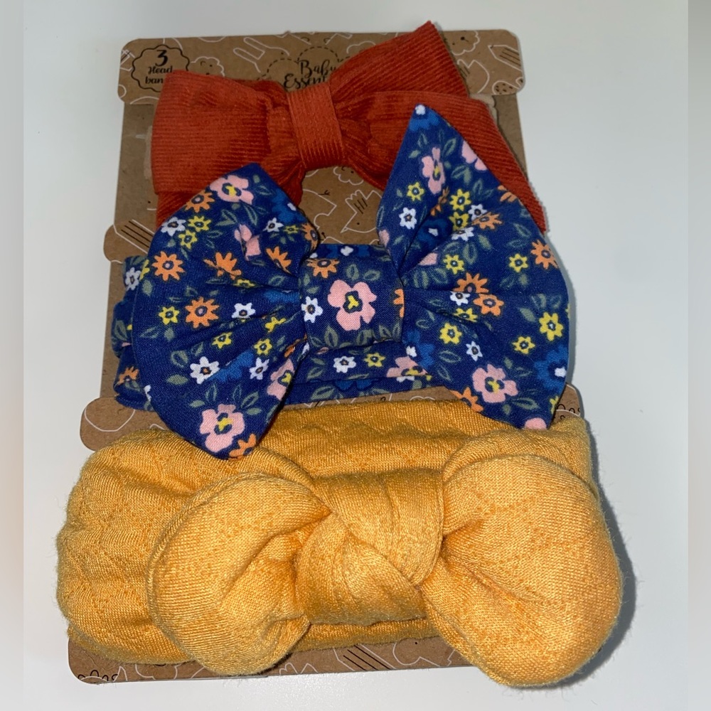 Cracker Barrel’s Baby Essentials‎ 0-24 m three headbands